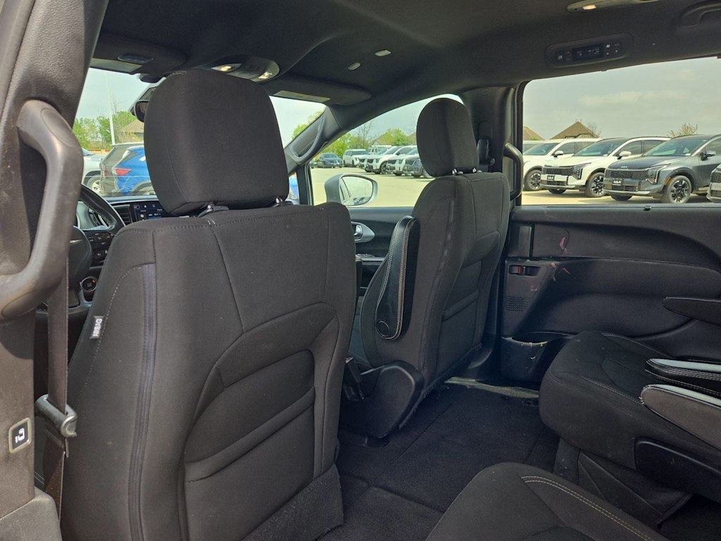 Thumbnail: 2021 Chrysler Pacifica - 12