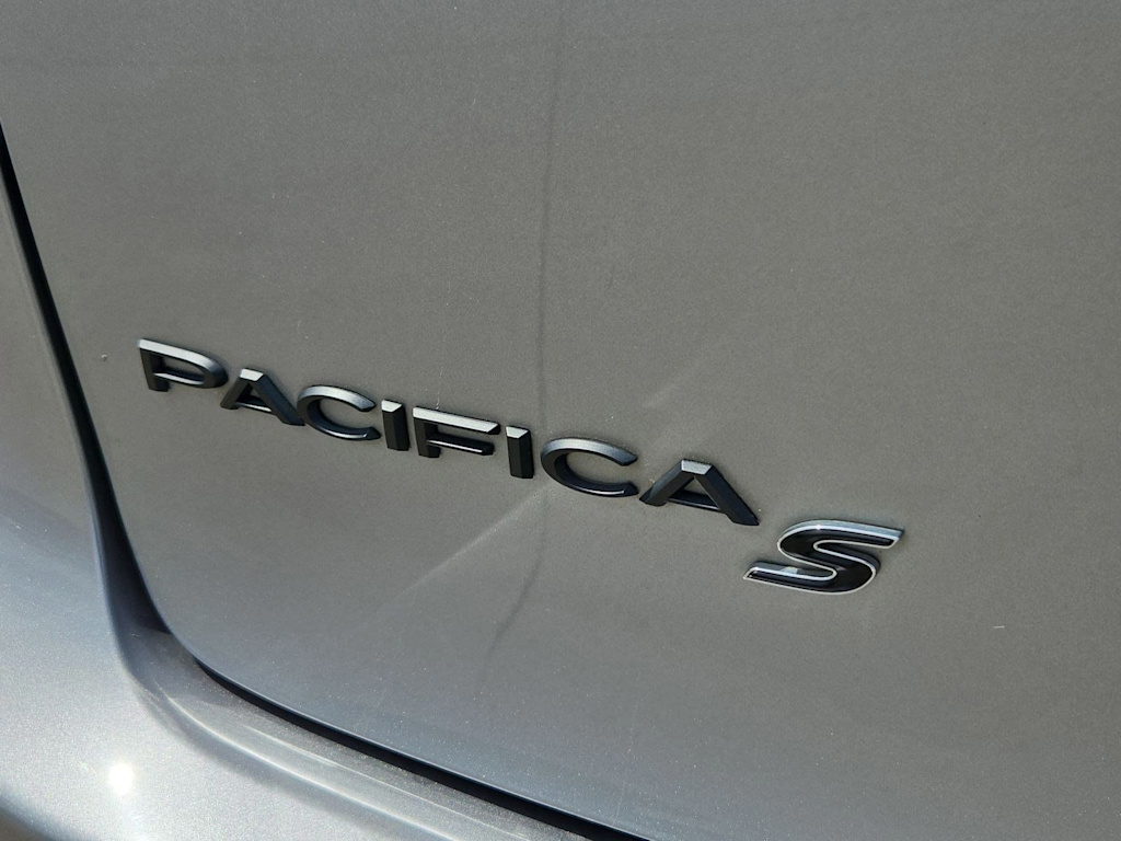 Thumbnail: 2021 Chrysler Pacifica - 21