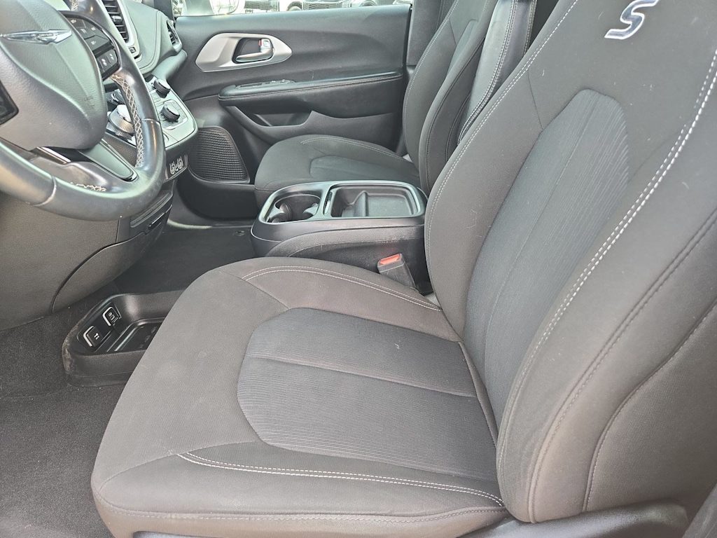 Thumbnail: 2021 Chrysler Pacifica - 10