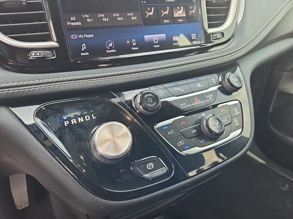 Thumbnail: 2021 Chrysler Pacifica - 31
