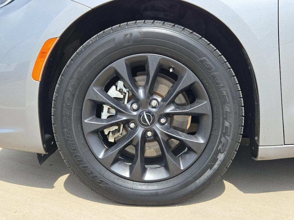 Thumbnail: 2021 Chrysler Pacifica - 8