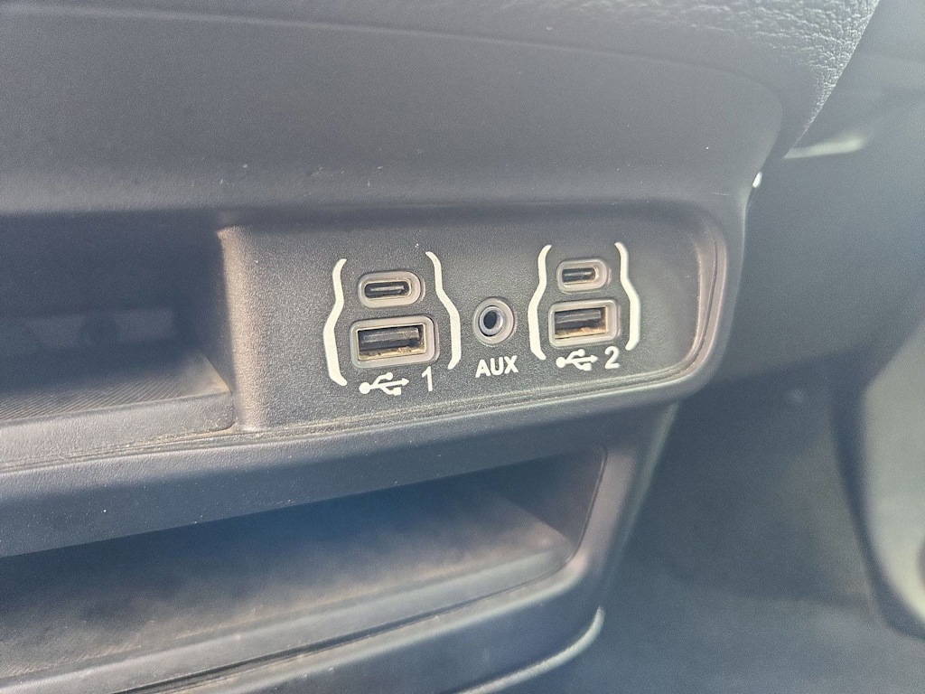Thumbnail: 2021 Chrysler Pacifica - 30