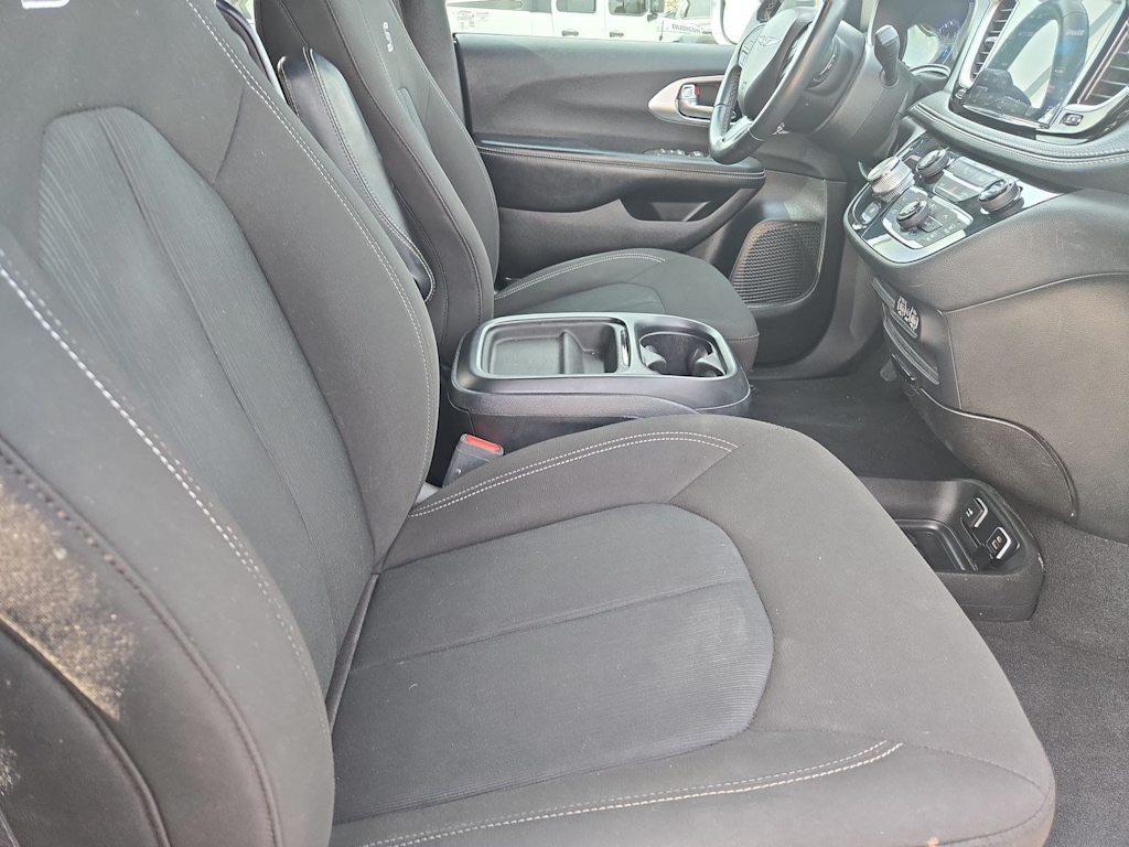Thumbnail: 2021 Chrysler Pacifica - 24
