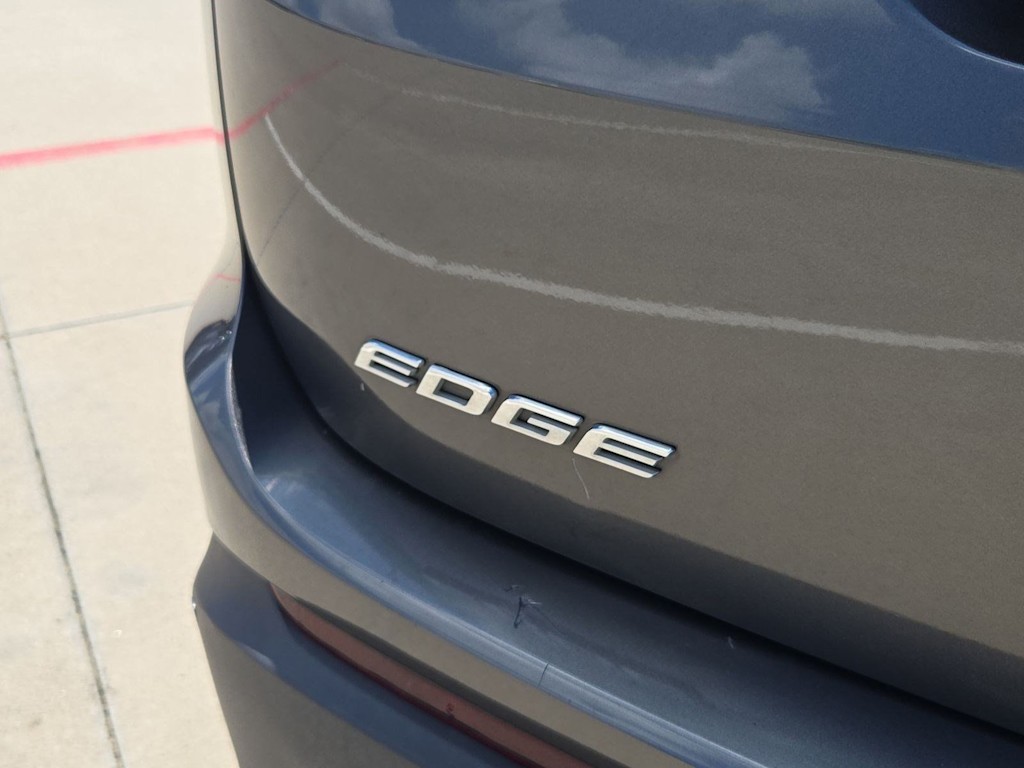 Thumbnail: 2017 Ford Edge - 21