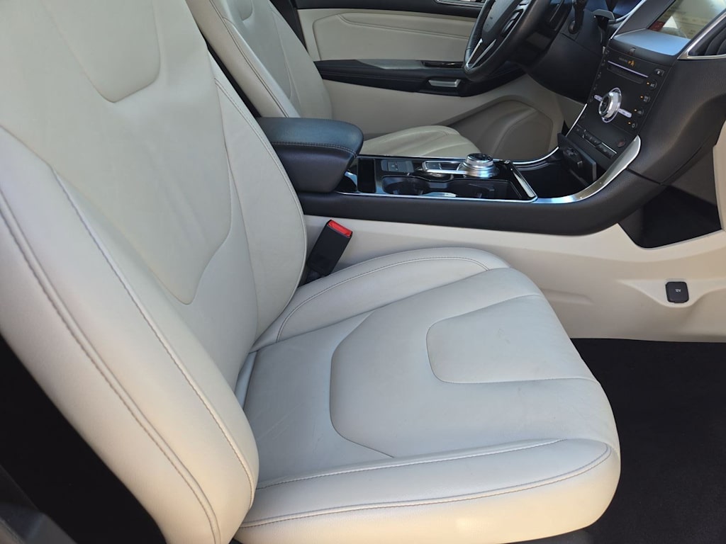 Thumbnail: 2019 Ford Edge - 11