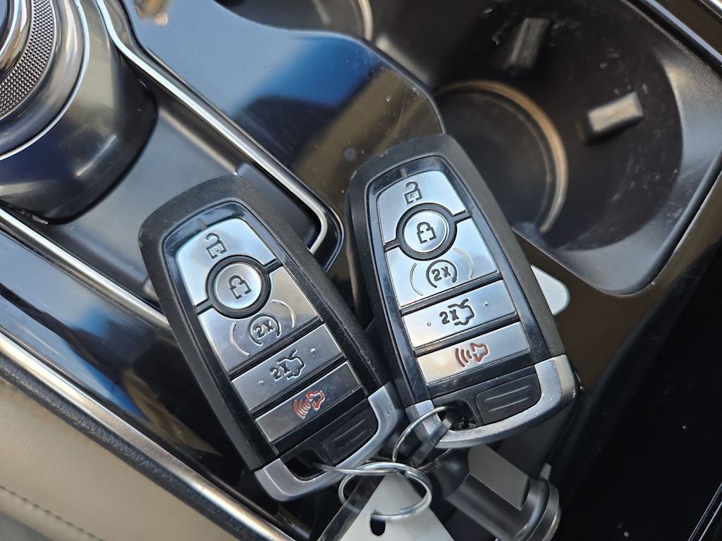 Thumbnail: 2019 Ford Edge - 32