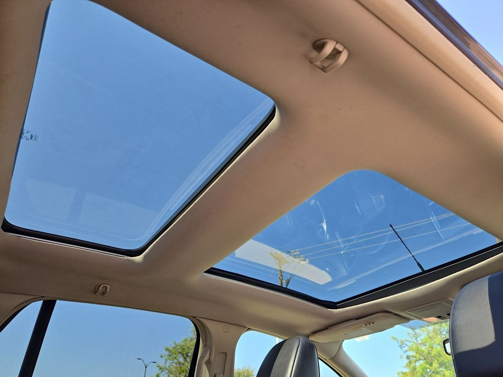 Thumbnail: 2011 Lincoln MKX - 26