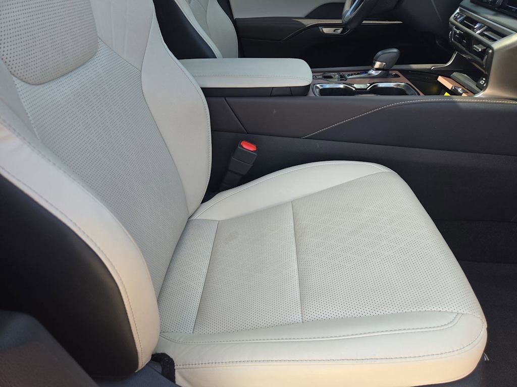 Thumbnail: 2023 Lexus RX - 27