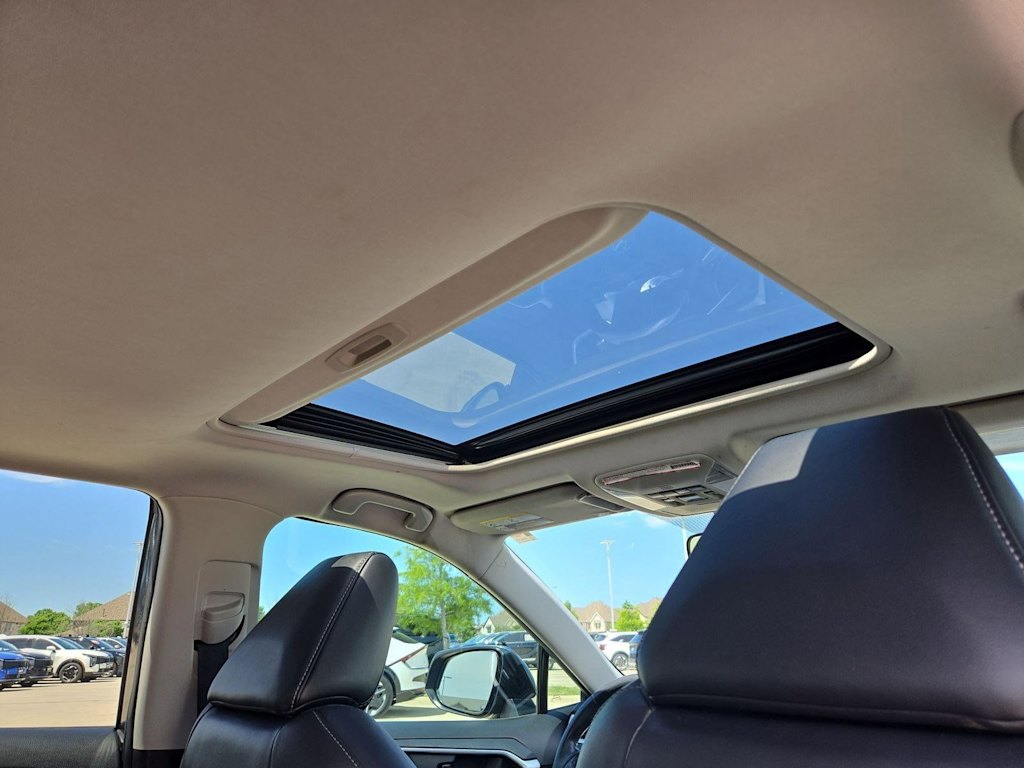 Thumbnail: 2020 Toyota RAV4 - 28