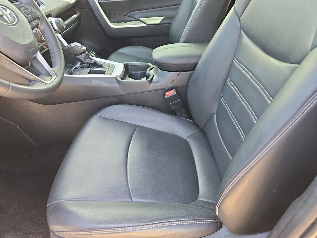 Thumbnail: 2020 Toyota RAV4 - 10