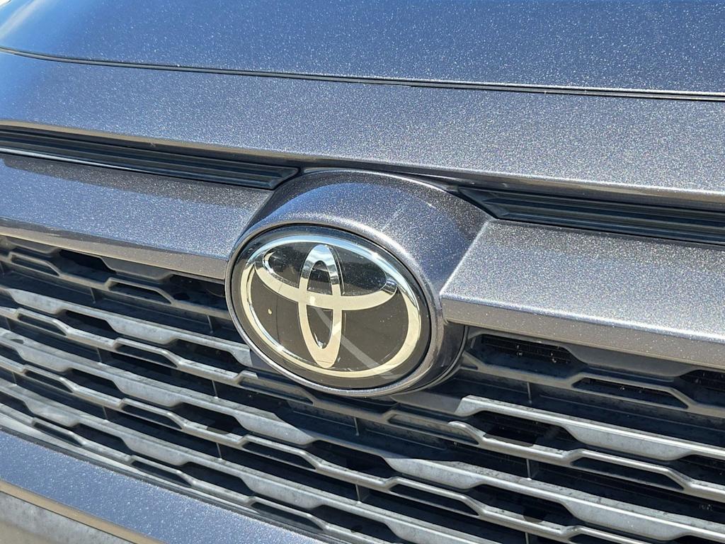 Thumbnail: 2020 Toyota RAV4 - 22