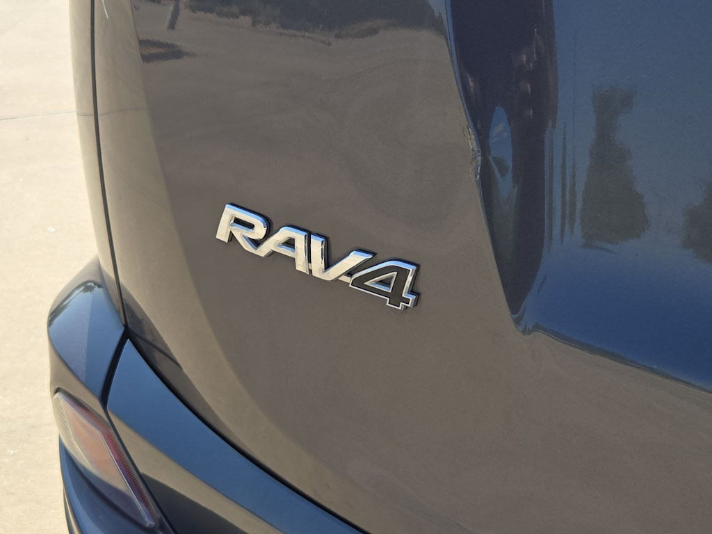 Thumbnail: 2018 Toyota RAV4 - 23