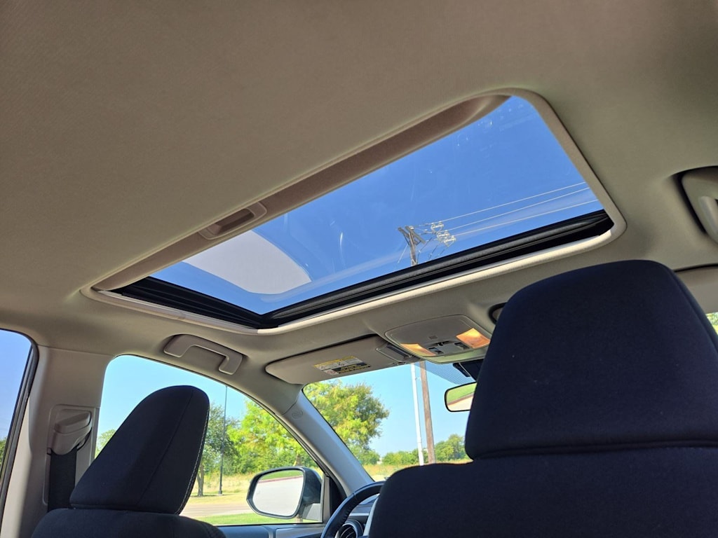 Thumbnail: 2018 Toyota RAV4 - 27