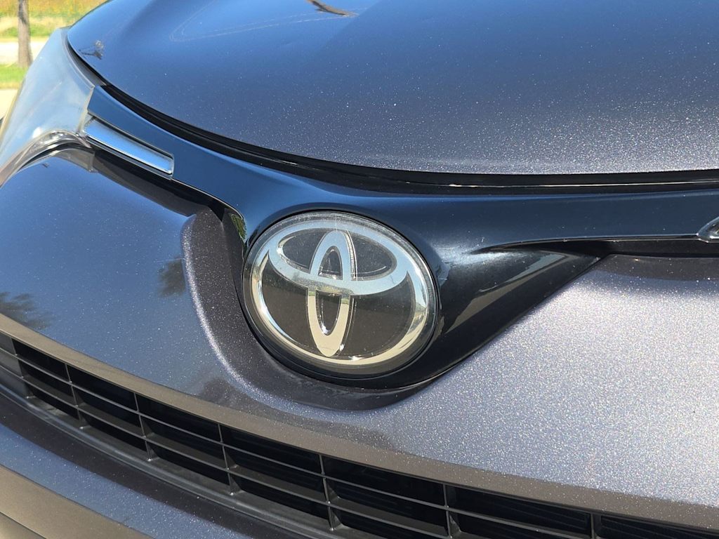 Thumbnail: 2018 Toyota RAV4 - 7