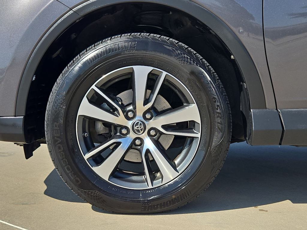 Thumbnail: 2018 Toyota RAV4 - 8