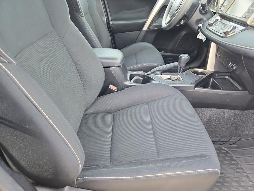 Thumbnail: 2015 Toyota RAV4 - 11