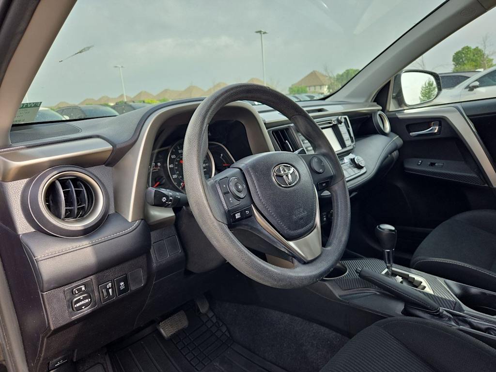 Thumbnail: 2015 Toyota RAV4 - 2