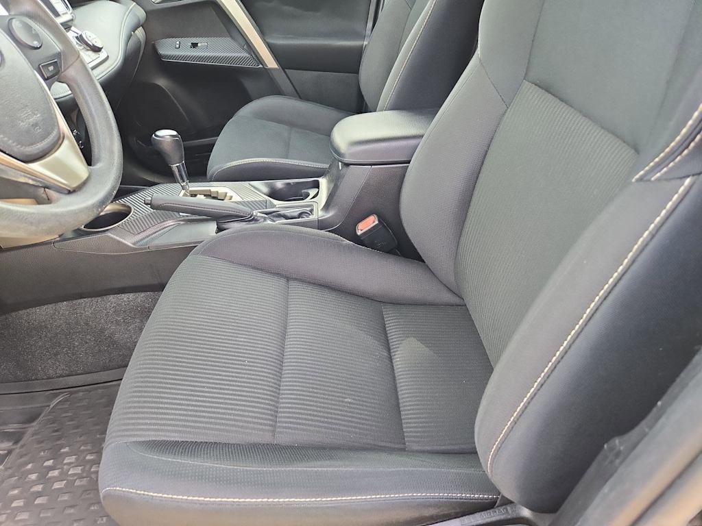 Thumbnail: 2015 Toyota RAV4 - 10