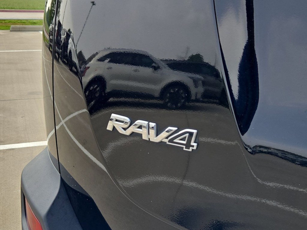 Thumbnail: 2015 Toyota RAV4 - 22