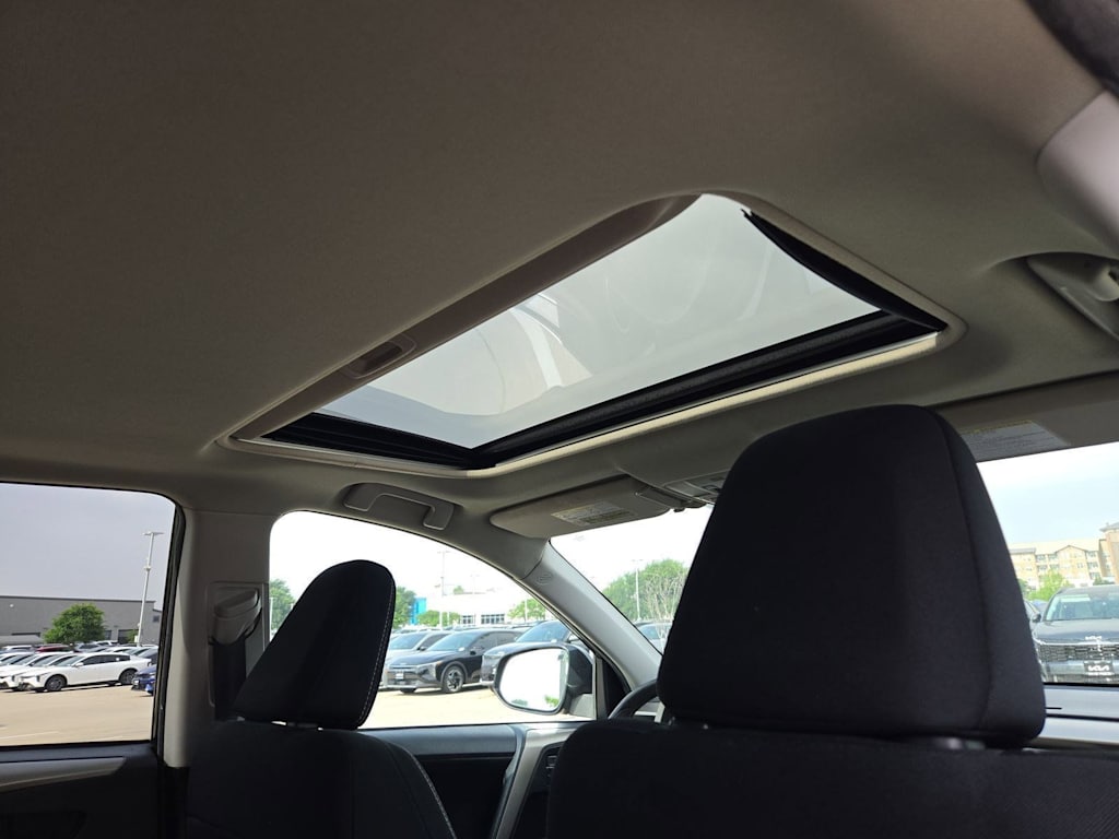 Thumbnail: 2015 Toyota RAV4 - 27