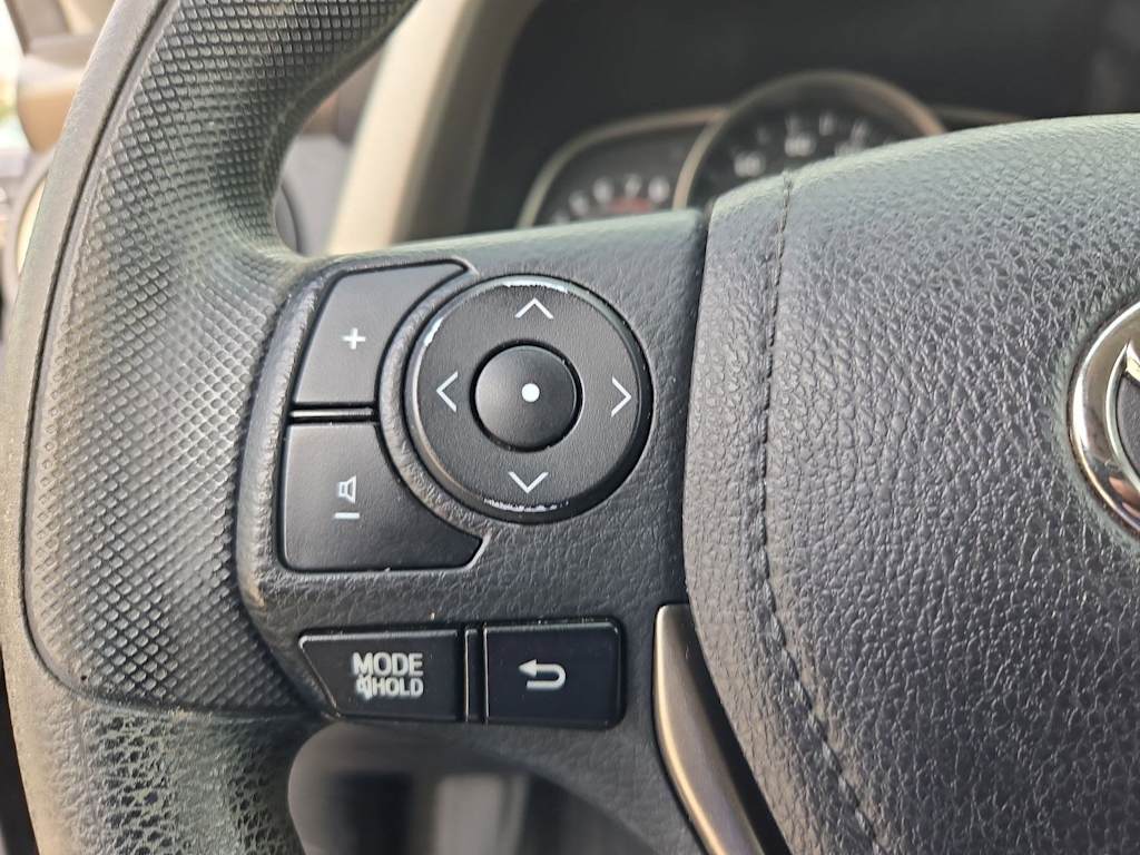 Thumbnail: 2015 Toyota RAV4 - 28