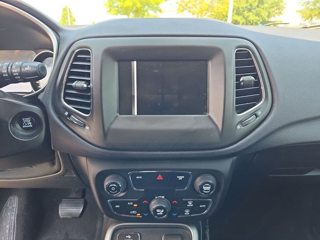 Thumbnail: 2017 Jeep Compass - 14