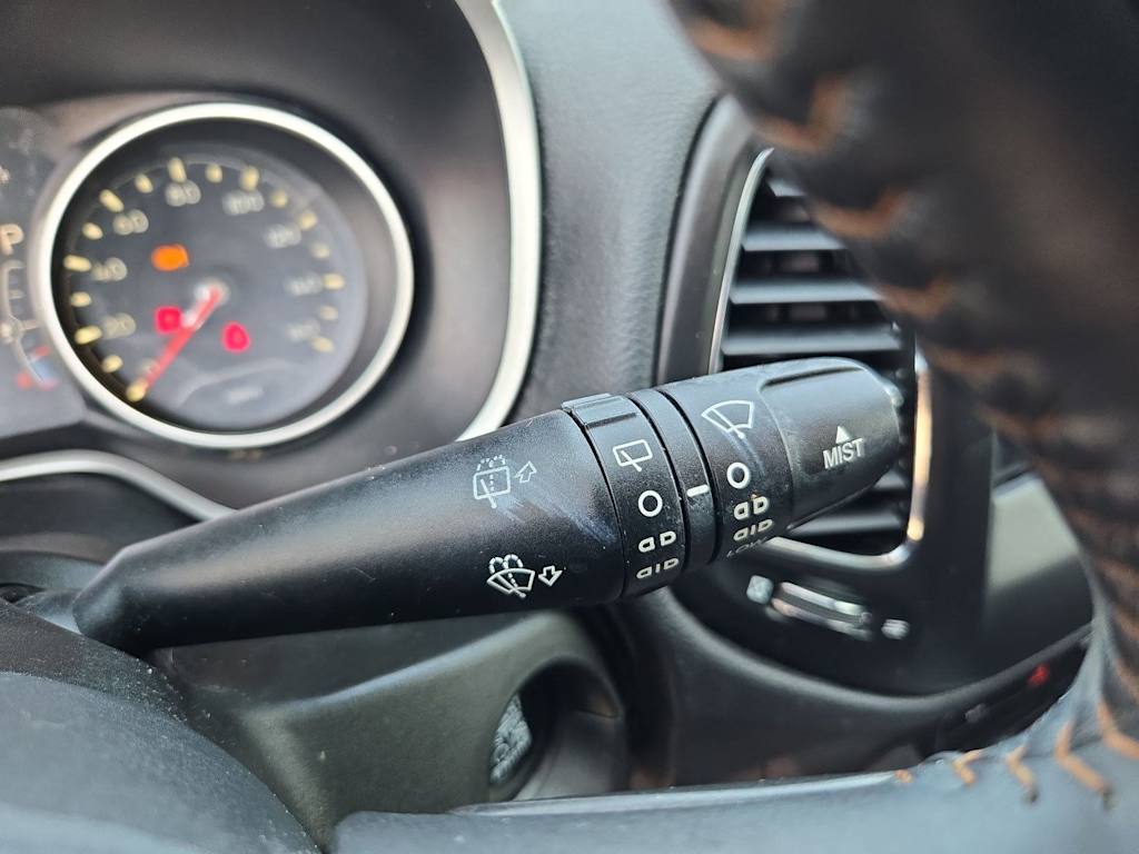 Thumbnail: 2017 Jeep Compass - 16