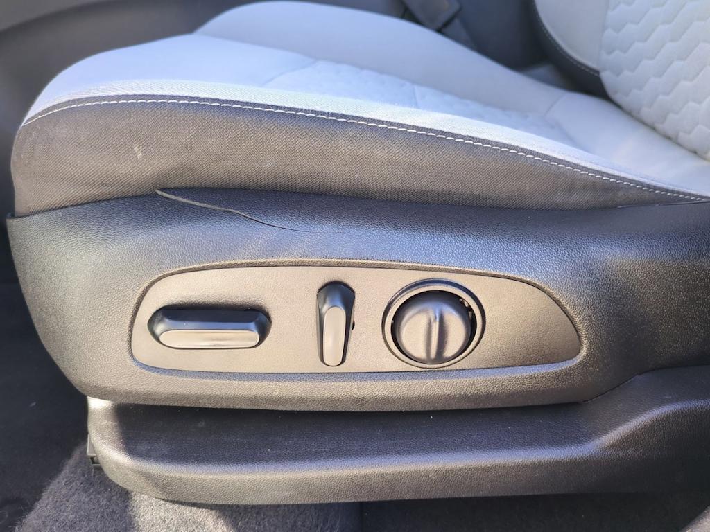 Thumbnail: 2020 Chevrolet Equinox - 24