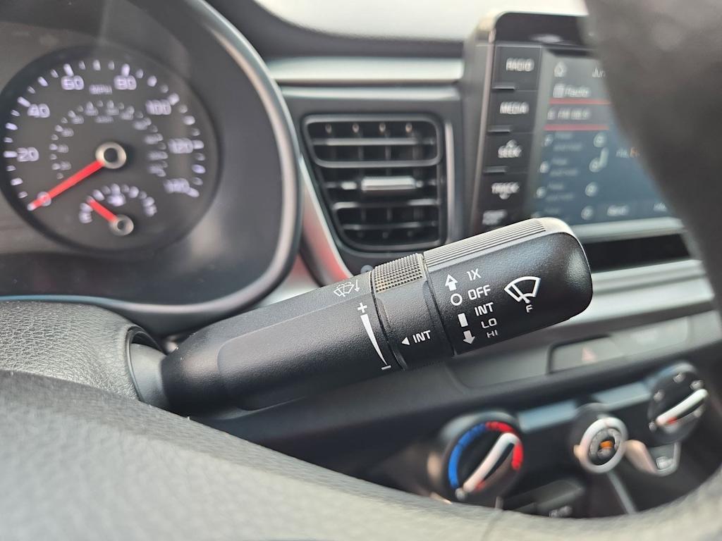Thumbnail: 2020 Kia Rio - 28