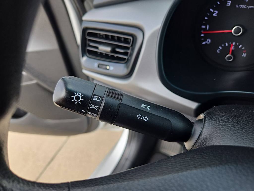 Thumbnail: 2020 Kia Rio - 29