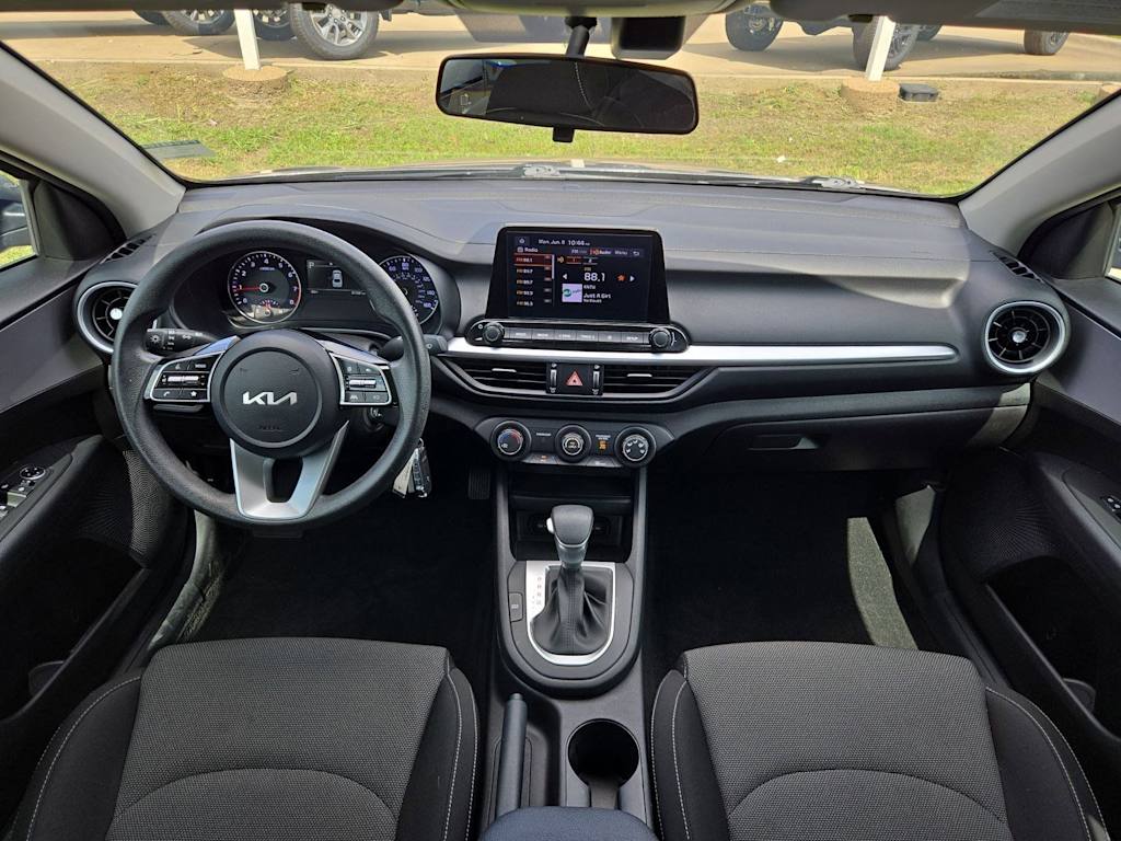 Thumbnail: 2023 Kia Forte - 9