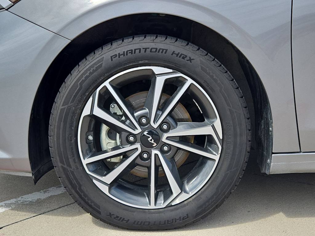 Thumbnail: 2023 Kia Forte - 8