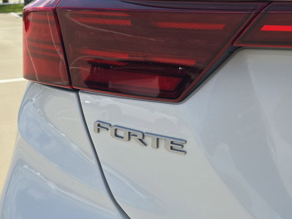 Thumbnail: 2022 Kia Forte - 7