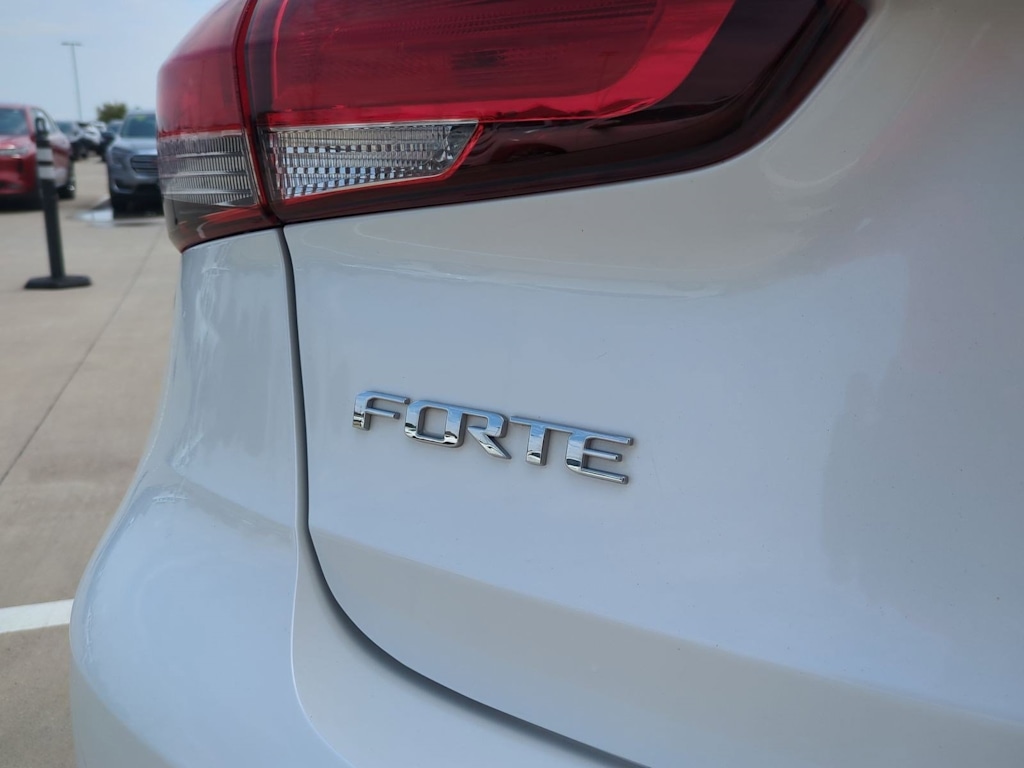 Thumbnail: 2018 Kia Forte - 22