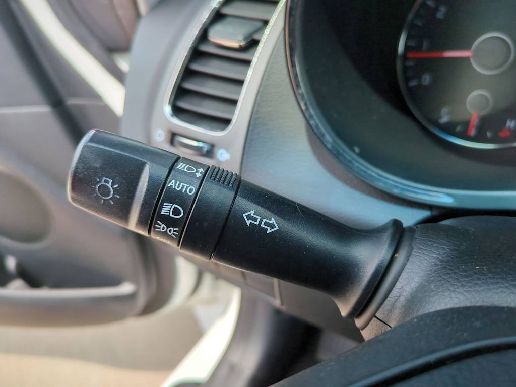 Thumbnail: 2018 Kia Forte - 16