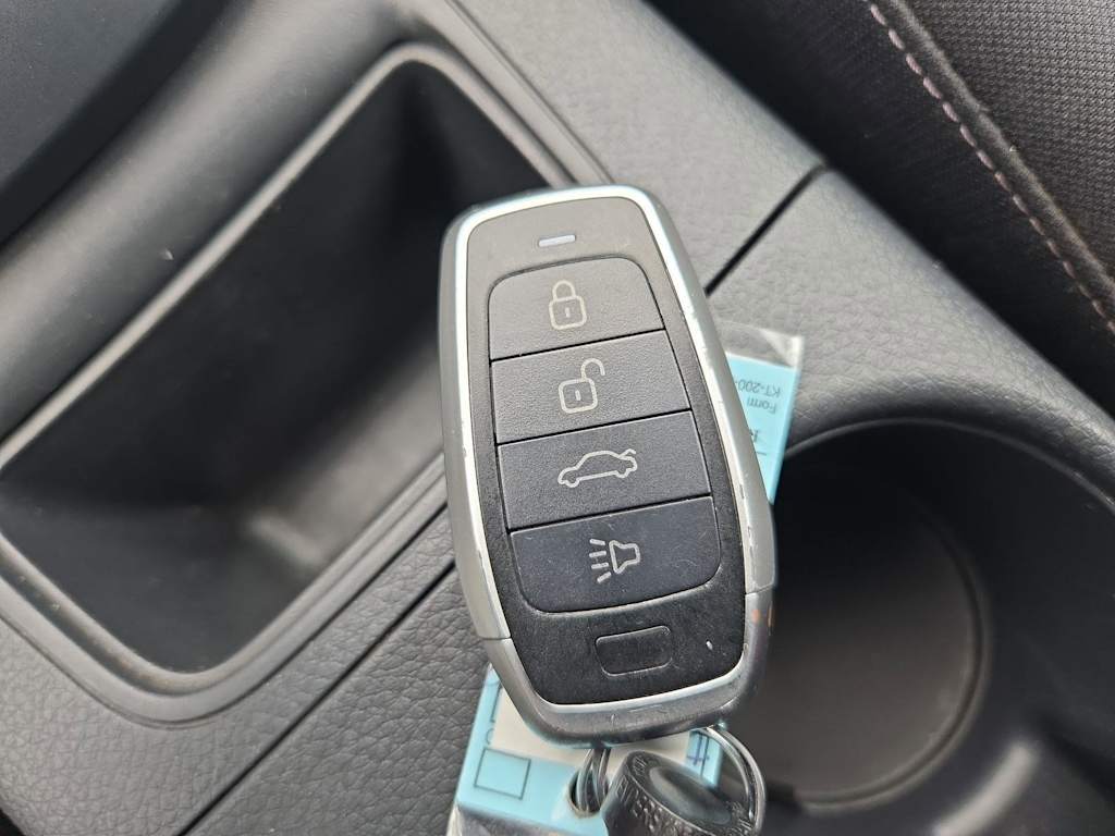 Thumbnail: 2019 Nissan Sentra - 32