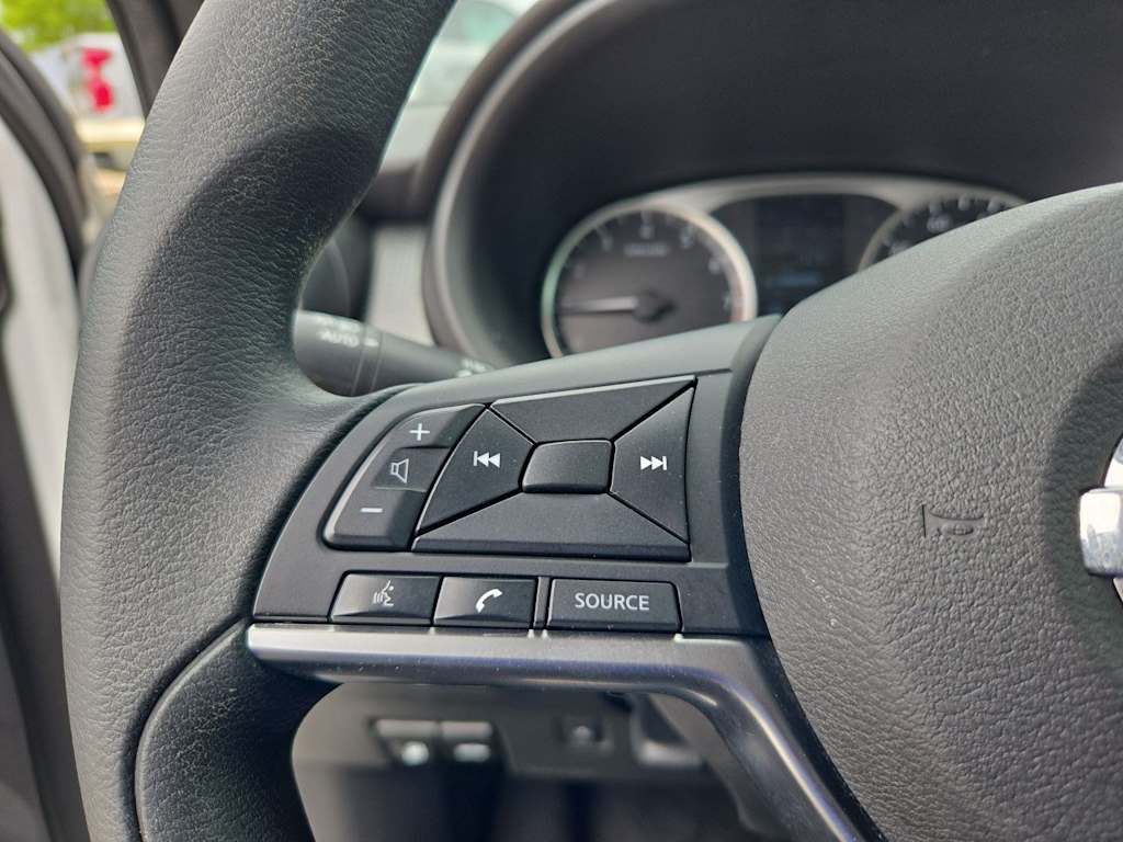 Thumbnail: 2018 Nissan Kicks - 27