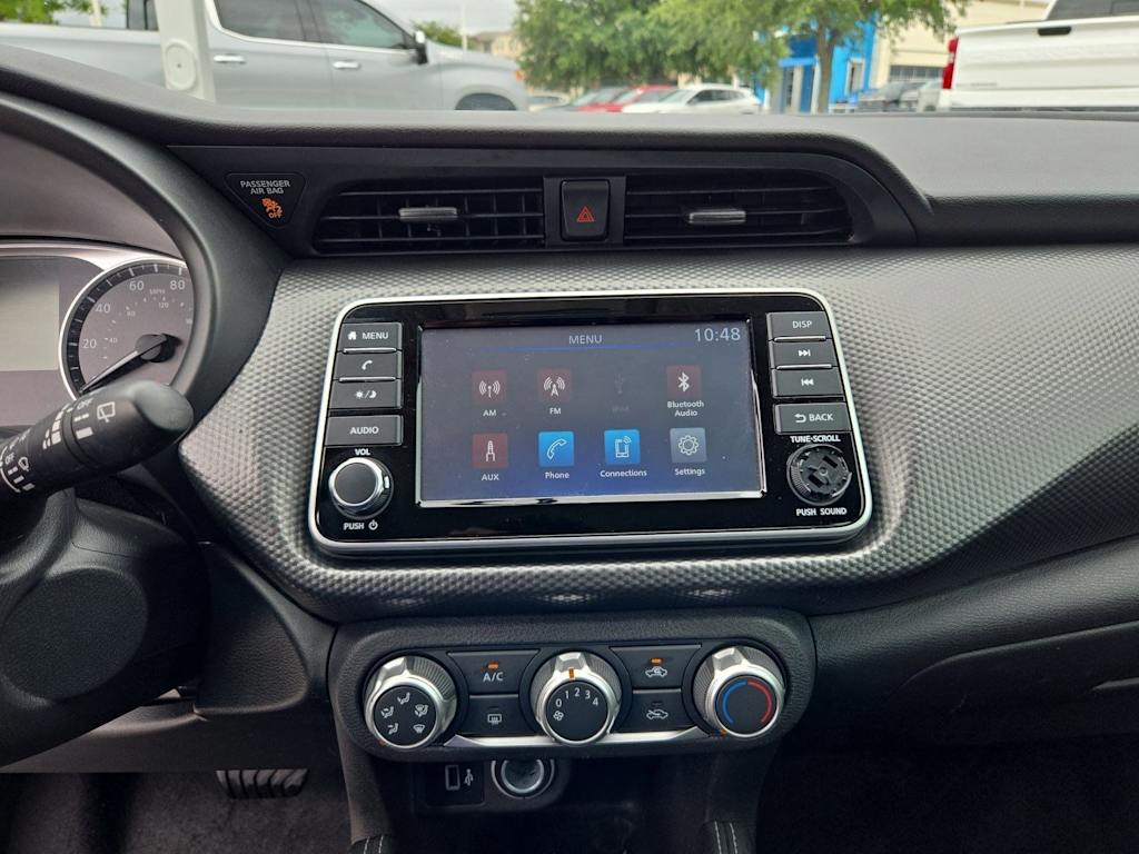 Thumbnail: 2018 Nissan Kicks - 14