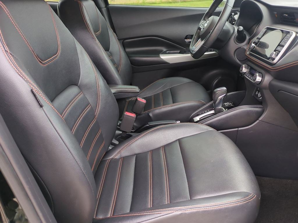 2020 Nissan Kicks SR 12