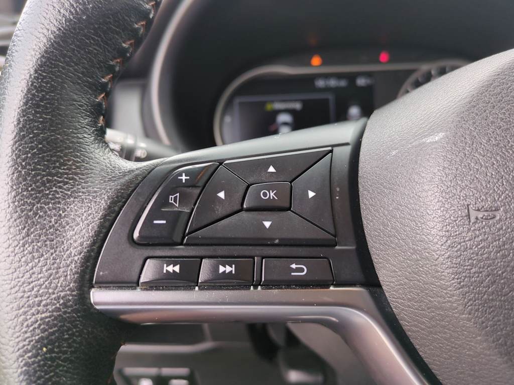 2020 Nissan Kicks SR 29