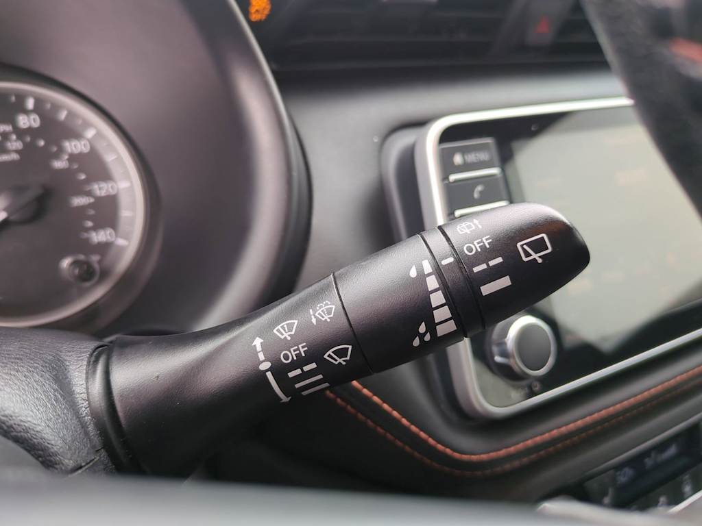 2020 Nissan Kicks SR 16