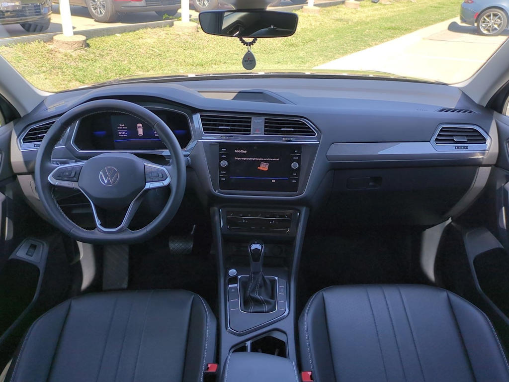 Thumbnail: 2022 Volkswagen Tiguan - 10