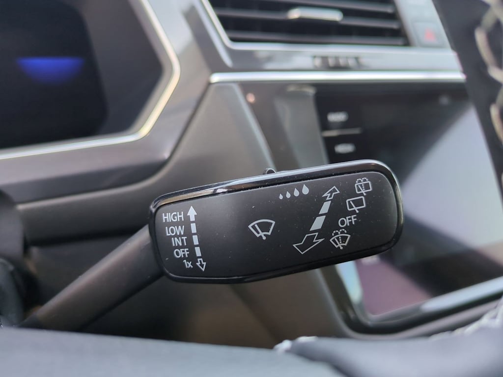 Thumbnail: 2022 Volkswagen Tiguan - 16