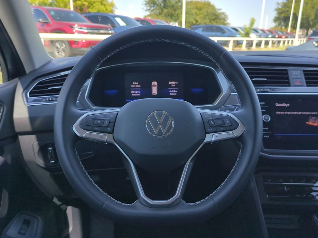 Thumbnail: 2022 Volkswagen Tiguan - 14