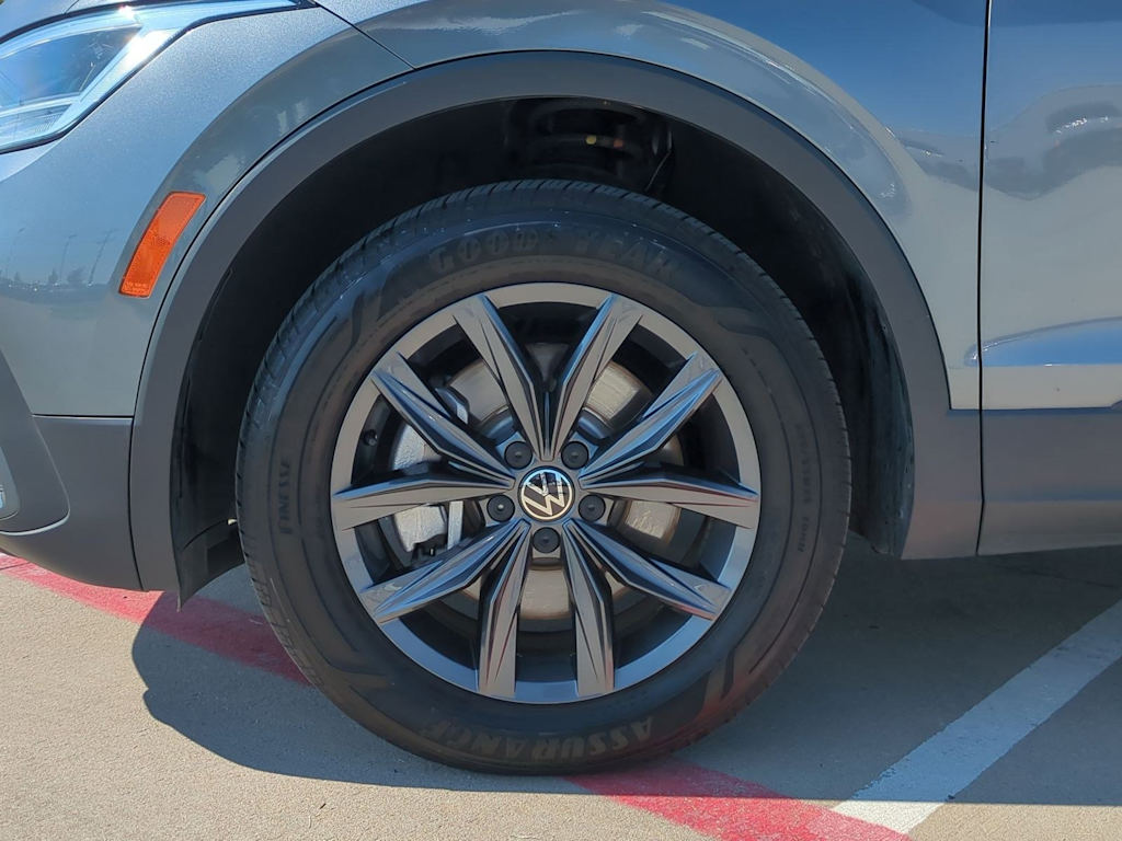 Thumbnail: 2022 Volkswagen Tiguan - 8
