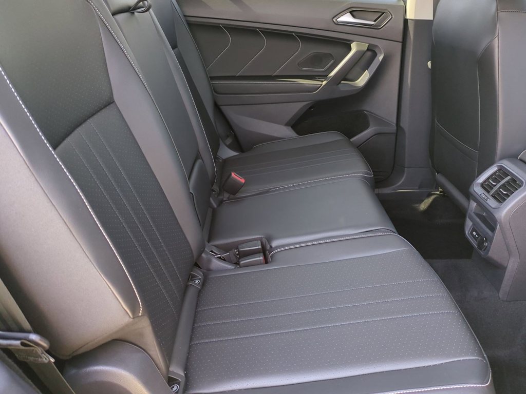 Thumbnail: 2022 Volkswagen Tiguan - 25