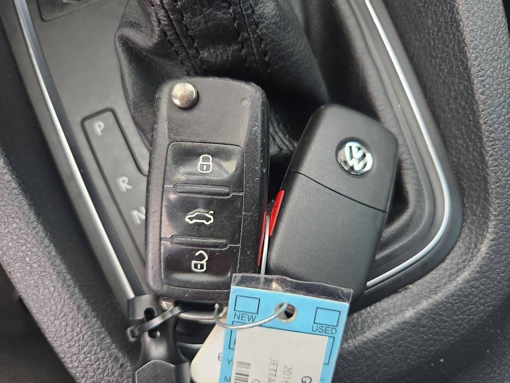 Thumbnail: 2016 Volkswagen Jetta - 17
