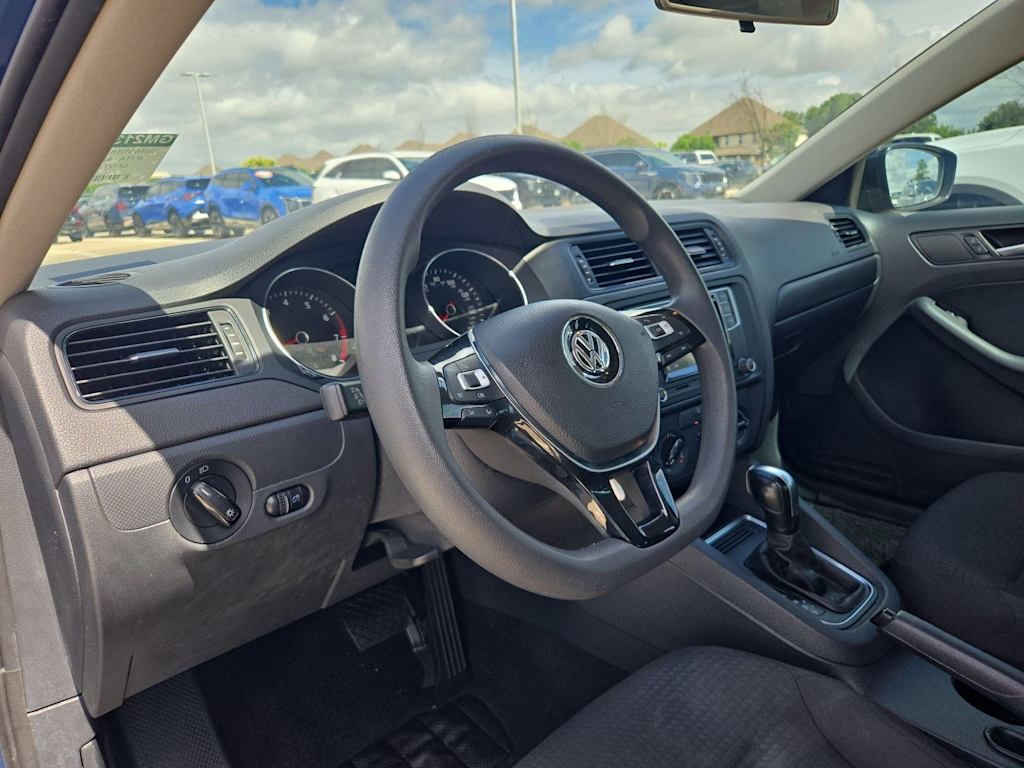 Thumbnail: 2016 Volkswagen Jetta - 2