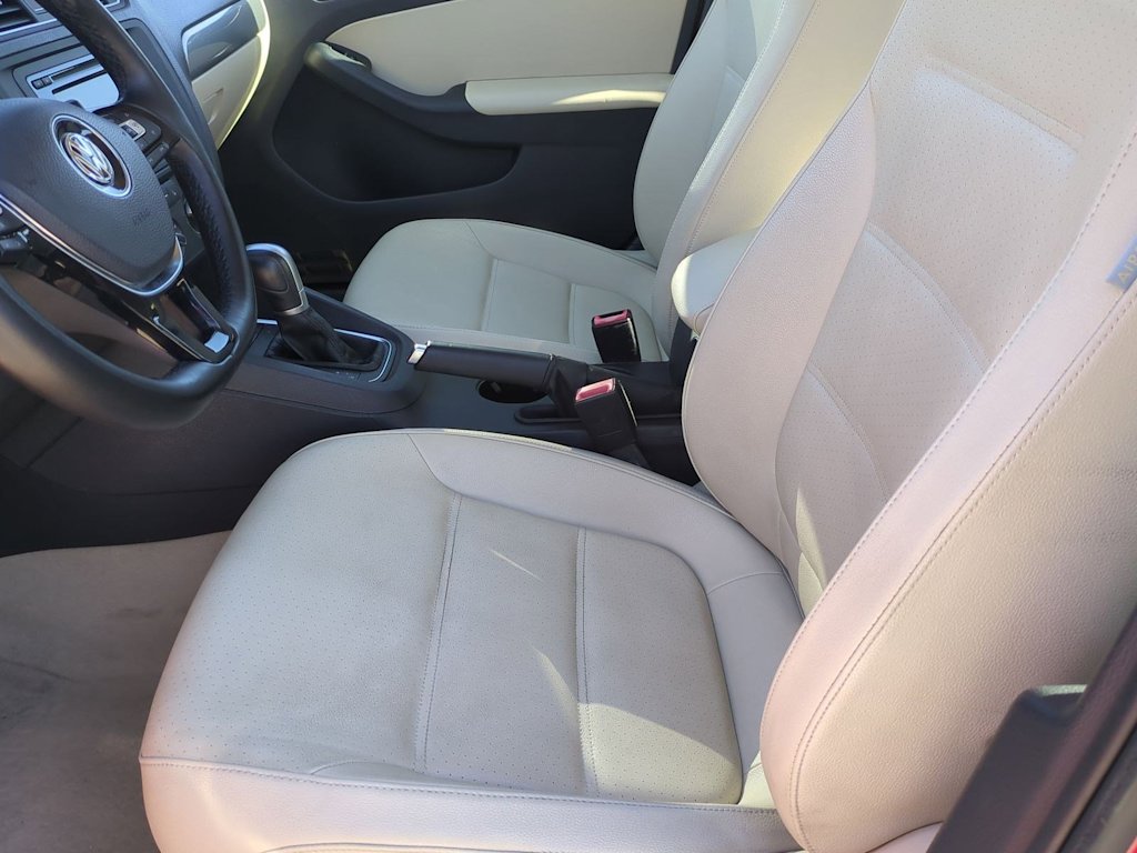 Thumbnail: 2015 Volkswagen Jetta - 10