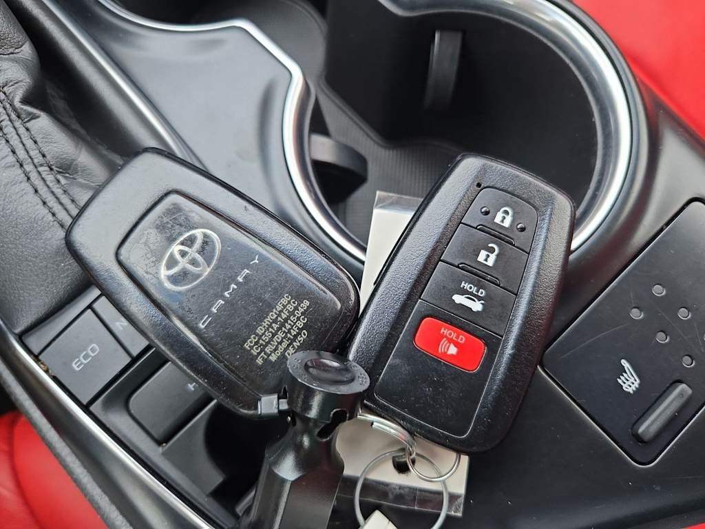 Thumbnail: 2018 Toyota Camry - 32